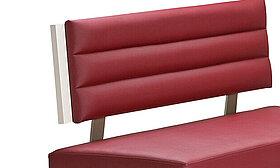 Roter Bezug mit weißen Dekorwangen