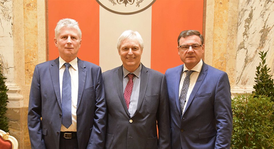 Karl Brunner (Betriebsleiter Schösswender Möbelwerk), Gerhard Schösswender (Gesellschafter Schösswender), Alfred Reindl (Geschäftsführer Schösswender Möbel)