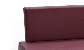 Roter Bezug mit Metallgestell