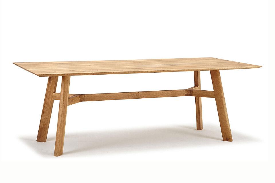Vierfußtisch mit massiver Platte und Holzkufen